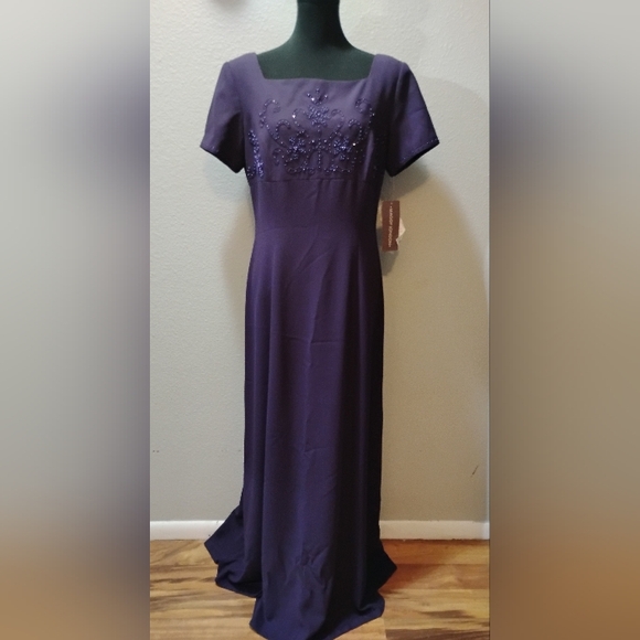 Maggy London 90s Modest Formal Bead Dress Gown - Picture 1 of 4